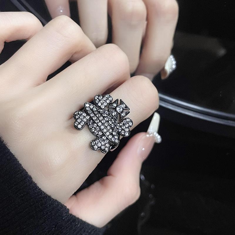 Nischen Design Sinn Retro Dunkler Zirkon Totenkopf Saturn Ring Voll Mit Diamanten Zirkon Gestapelt High-End Ring