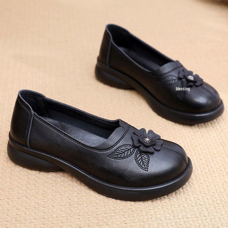 2026 Spring/Autumn Women's Flat Slip-On Leather Shoes for Wide Feet - Lightweight, Super Soft, Perfect for Middle-Aged and Elderly