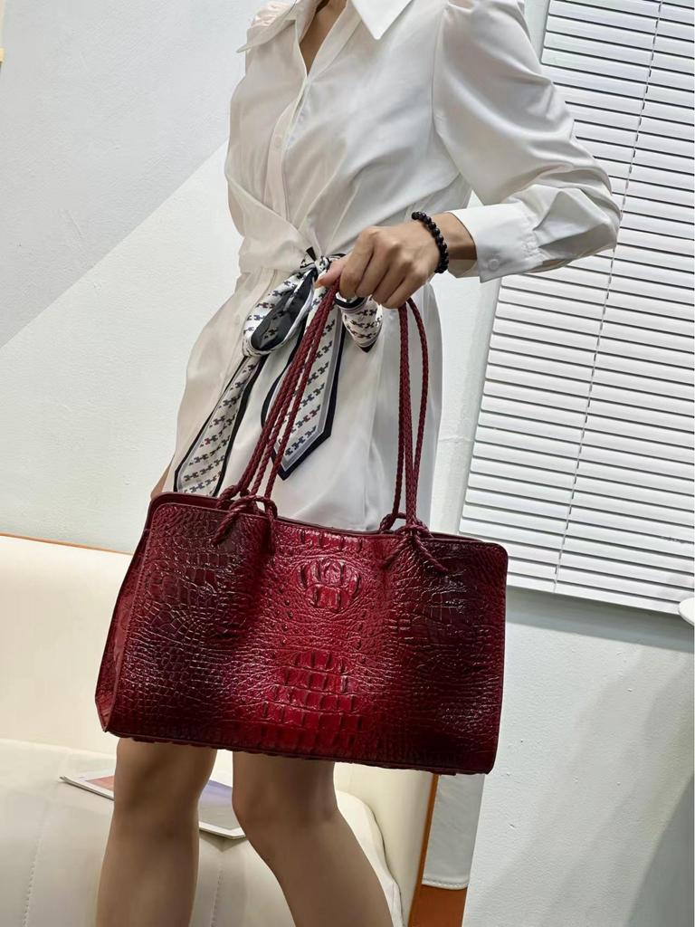 Crocodile Pattern Leather Tote: 2025 Large Capacity Handbag, Single Shoulder or Underarm Bag for Women.