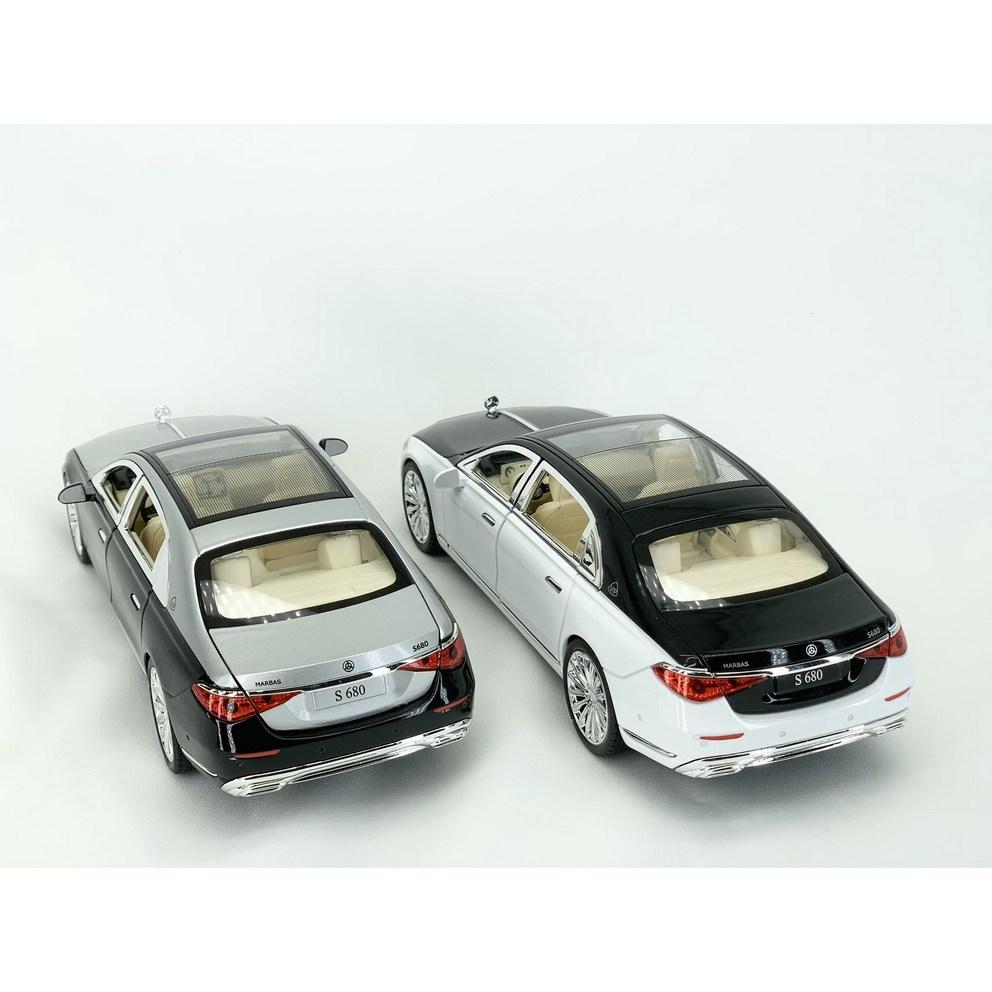 1:22 Scale Mercedes-Benz Maybach Diecast Model Car - GTR GTS AMG Series - Black & White Collectible Toy