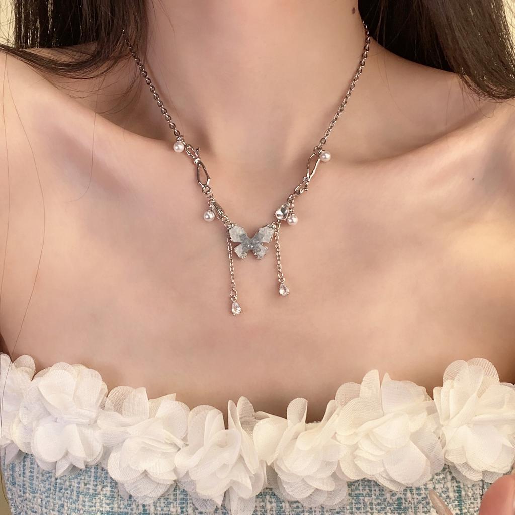 Light Luxury Butterfly Fringed Necklace Female Niche Super Fairy Temperament Simple Collarbone Chain Trendy Versatile High-end Neck Chain