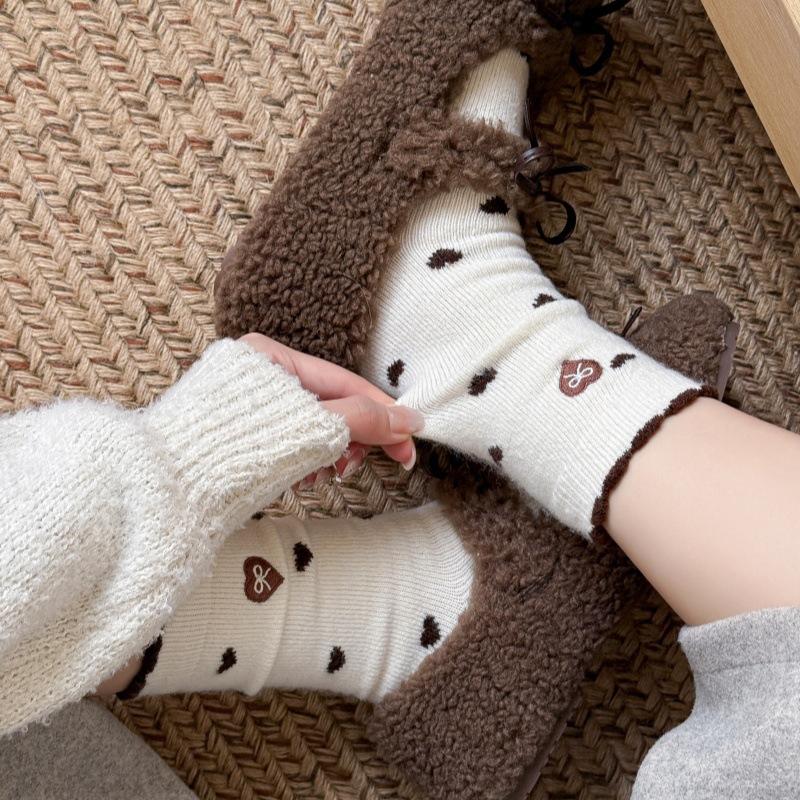 Wollsocken Stil Stickerei Liebe Kniestrümpfe Haufen von Socken Dicke Warme Socken