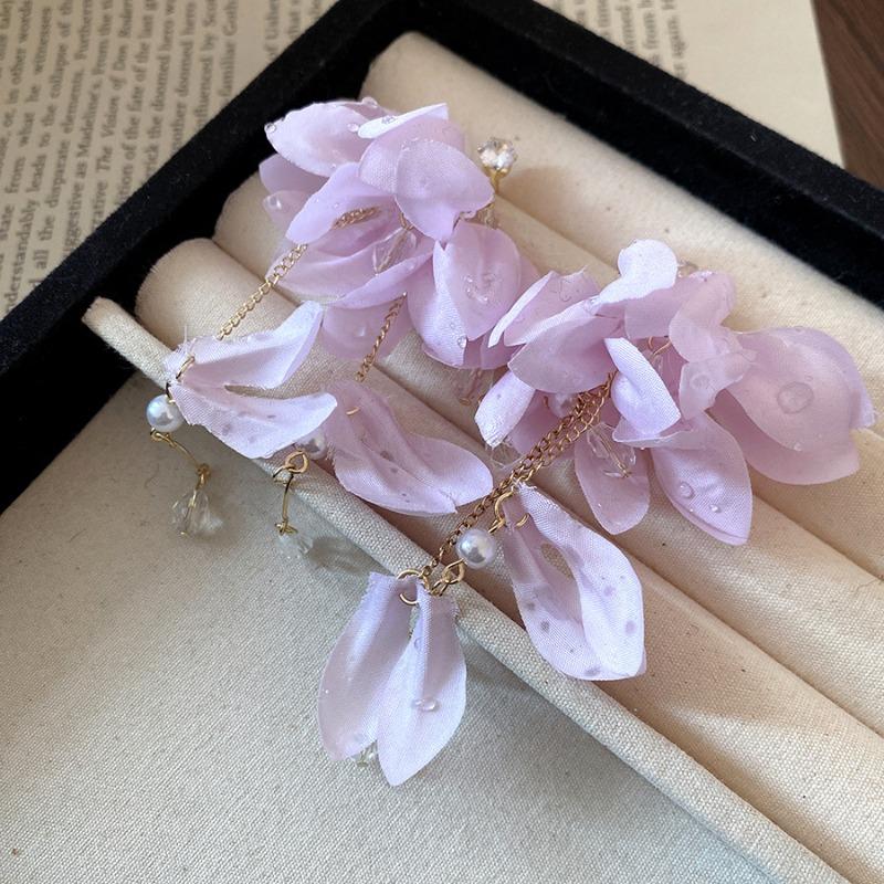 Sweet Vacation Style Double-layer Glass Beaded Flower Necklace Light Luxury High-end Collarbone Chain Fashionable Exquisite Sweater Chain