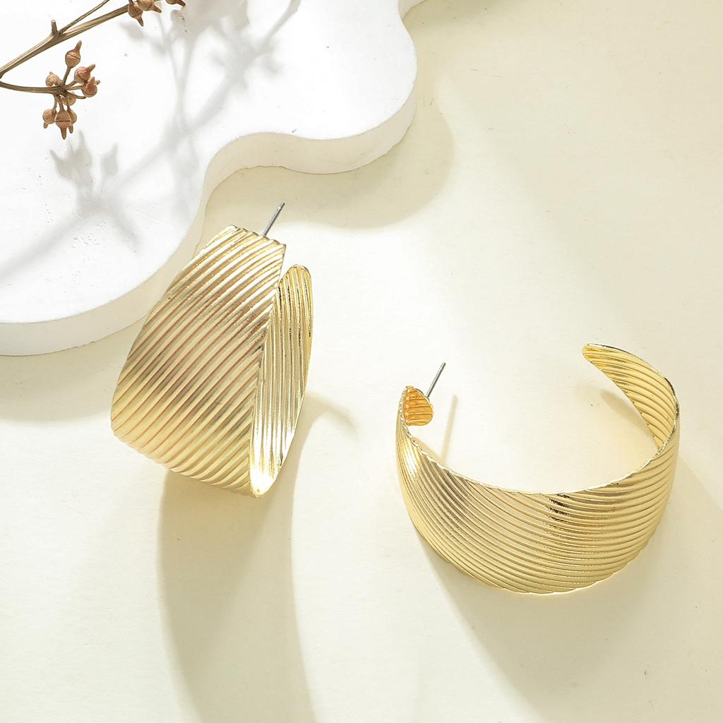 European and American Jewelry Fashion Personality Exaggerated Irregular Cold Wind Metal Earrings C-shaped Large Earrings Earrings