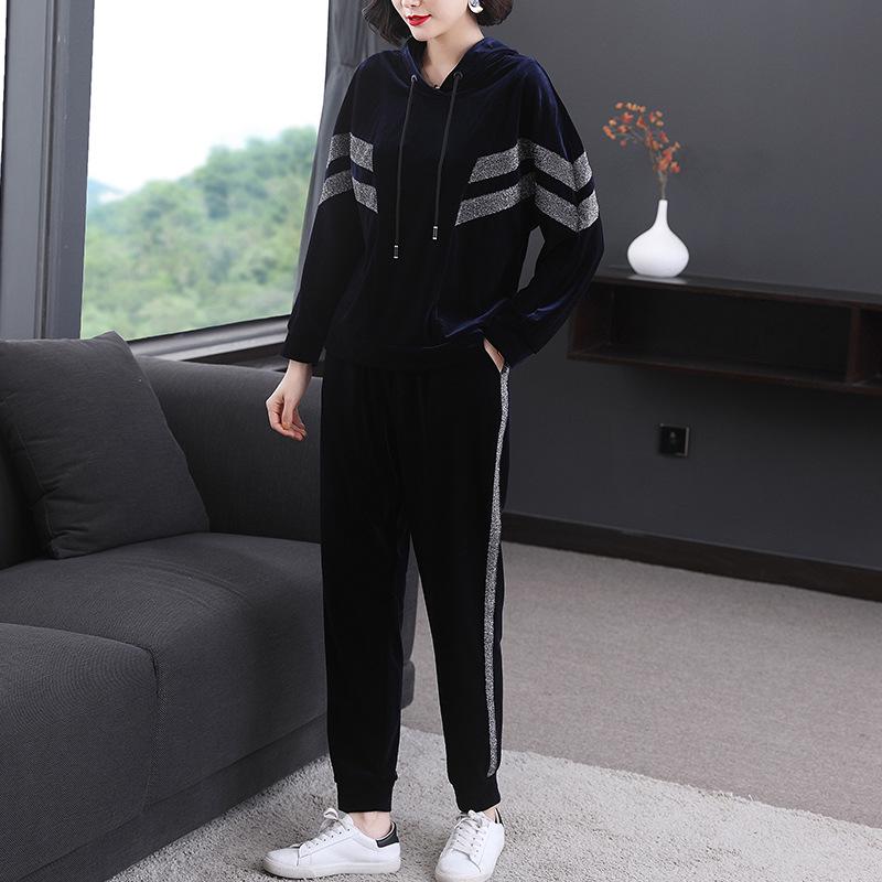 Women's Autumn 2023 Golden Velvet Two-Piece Set: Loose Long Sleeve Sweatshirt & Casual Pants for Middle-Aged Moms