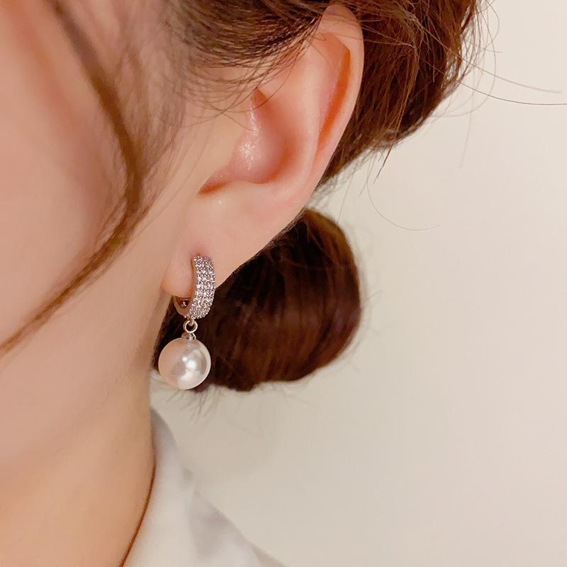 Women Retro Minimalist Micro Inlaid Zircon Pearl Fashion Earrings