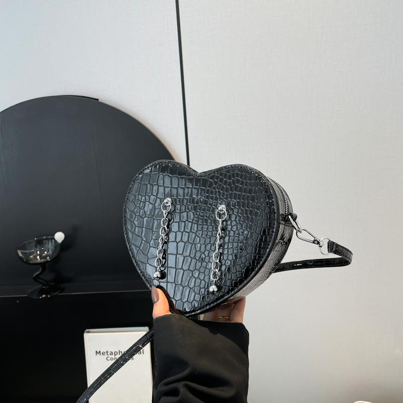 

New fashion creative personality love shoulder bag high sense trend chain messenger bag women чорний