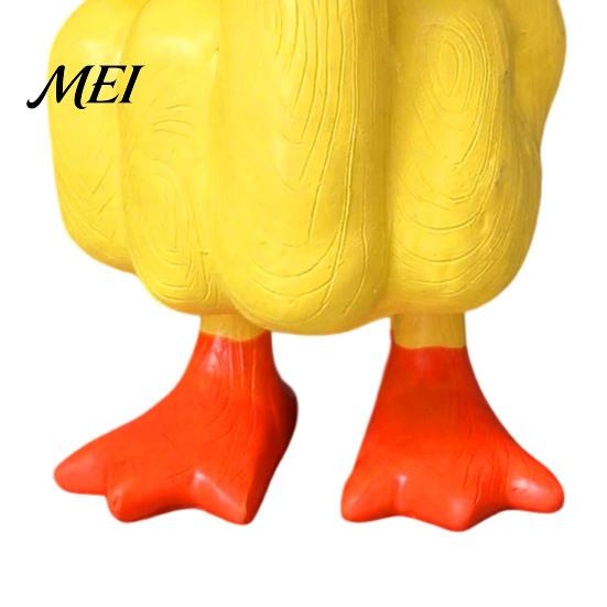 Outdoor Garden Decor Funny Middle Finger Duck Resin Figurine, Hand-Painted Cheeky Statue, Weatherproof Indoor Niche Landscaping Statue for Desk