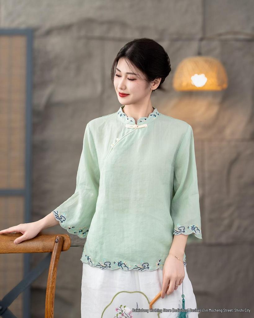 2026 Frühjahr/Sommer Elegantes chinesisch inspiriertes Damenhemd mit Stickerei, diagonalem Revers, Froschknopf und Stehkragen - Dreiviertelarm, Ramie.