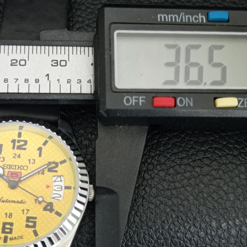 VINTAGE SEIKO 5 AUTOMATIC REFURBISHED JAPAN MENS YELLOW DIAL WATCH a444000-1