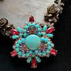 Broche triangulaire turquoise vintage incrustée de diamants: Un accessoire élégant, haut de gamme et unique
