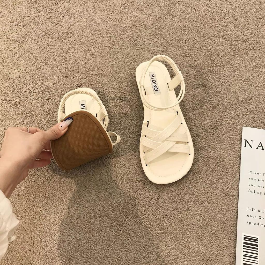 Open toed sandals for the summer of 2025 featuring a French retro soft sole and a niche Roman style