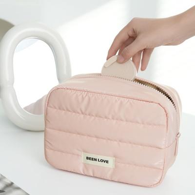 כלים ואביזרים – תיקי איפור