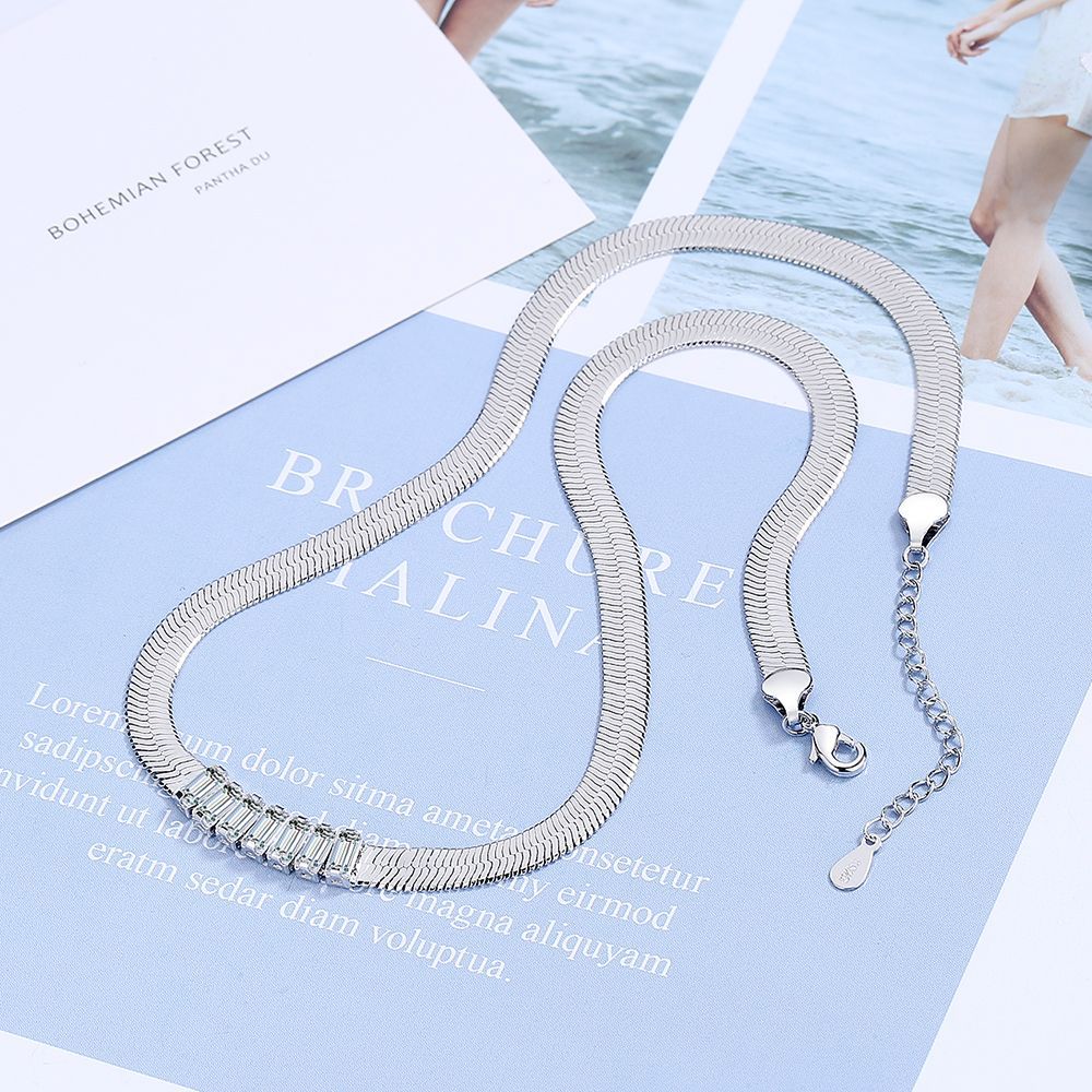 Necklace Women Blade Chain Flat Snake Bone Chain Lock Bone Inlaid Zirconia Chain Short Clavicle Romantic Valentine's Day Gifts for Girlfriends