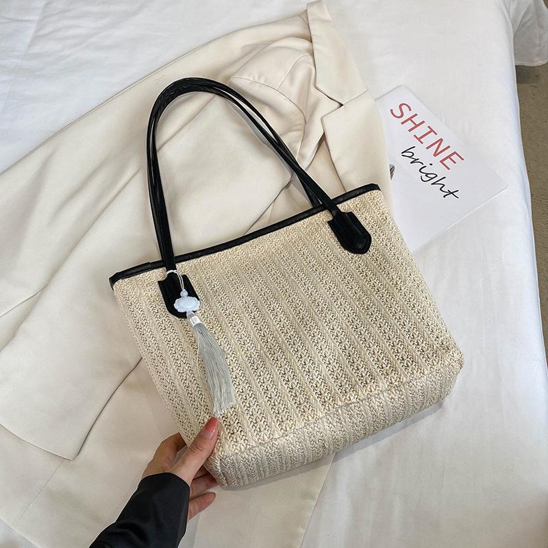 

Summer casual large-capacity straw bag women s bag 2025 new versatile beach bag fashion woven shoulder tote bag чорний