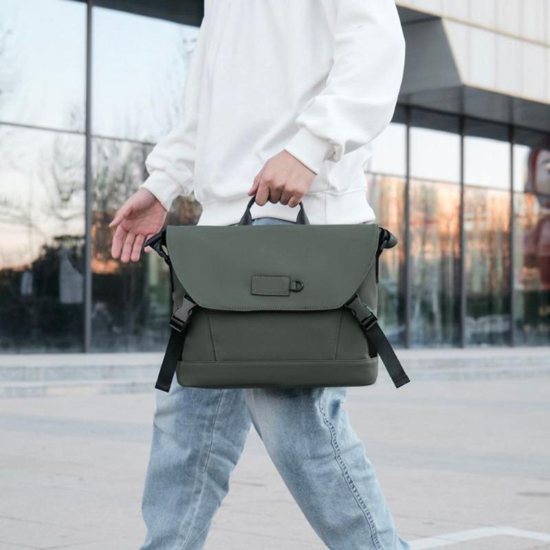 Men's shoulder bag Crossbody casual men's handbag large capacity high sense versatile lightweight shoulder nylon men's bag