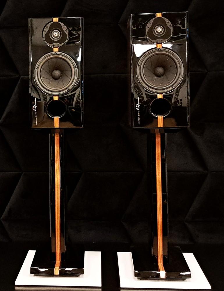 Acoustique Quality PASSION TEEN - Zweibahnige Regallautsprecherbox mit 160W Leistung, Furnier NUSSBAUM, Front Lack SCHWARZ, Acoustique Quality