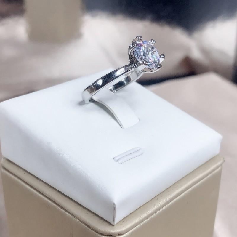 White Copper Hand Edged European and American Six Claw Ring Luxury One Carat Imitation Diamond Ring for Women