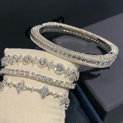 Bracciale Squisito Fiore d'Oro CZ Traforato - Elegante e Versatile