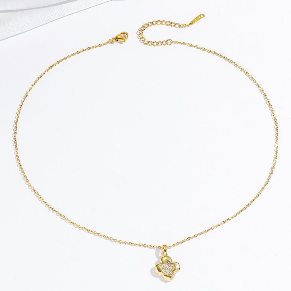 Women's Fashion Heart Pendant Necklace - Elegant, Simple Design, Versatile Clavicle Chain Jewelry