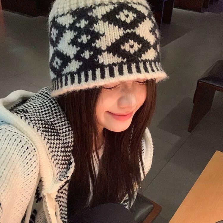 Korean Internet Celebrity Blogger Rhombus Jacquard Knitted Hat Women's Winter Thickened Warm Pullover Hat Cold Ear Protection Wool Hat