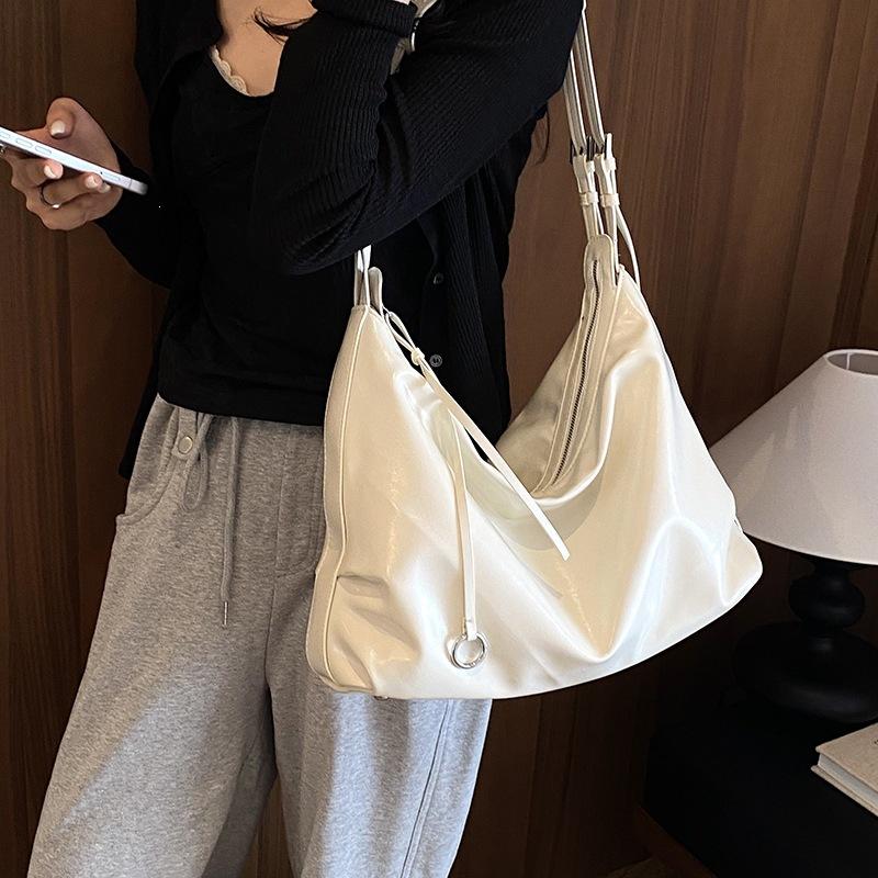 New Casual Commuter Shoulder Messenger Bag Simple Tote Bag High-End Oily Leather Large-Capacity Bag Women