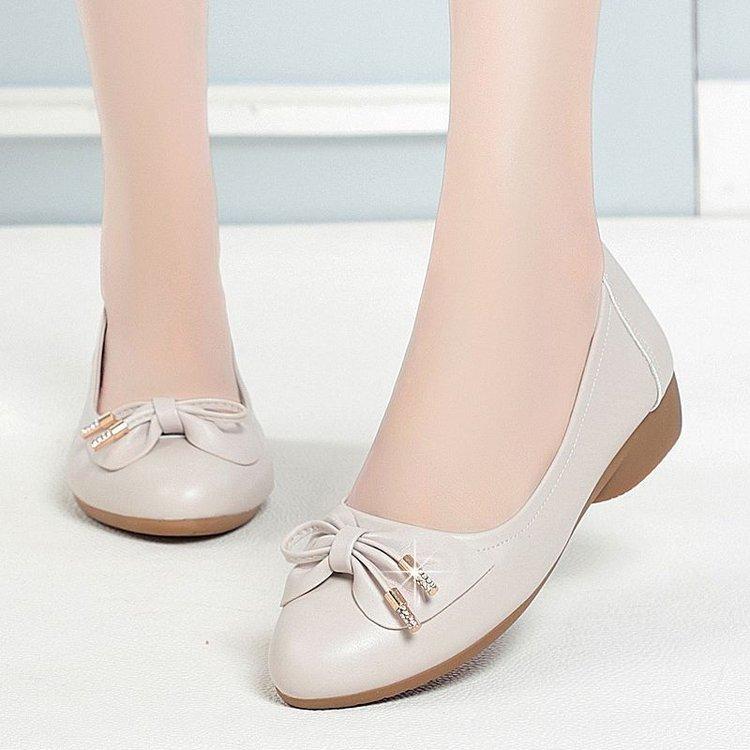 2025 Autumn New Women's Shoes Wedge Heel Mother Shoes Soft Sole Light Mouth Black Work Shoes Non-slip Foreign Style Doudou Shoes