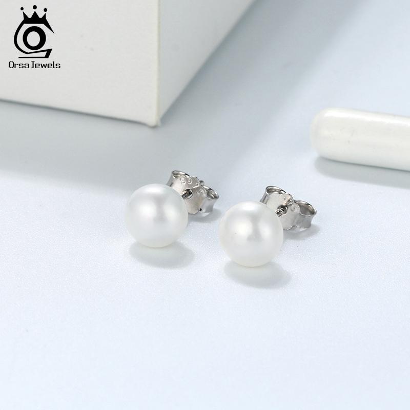 ORSA JEWELS Prawdziwe Kolczyki Sztyfty z Perłami Słodkowodnymi Damskie 8 MM Białe Różowe Perły Srebro Próby 925 Damska Biżuteria Imprezowa RSE86