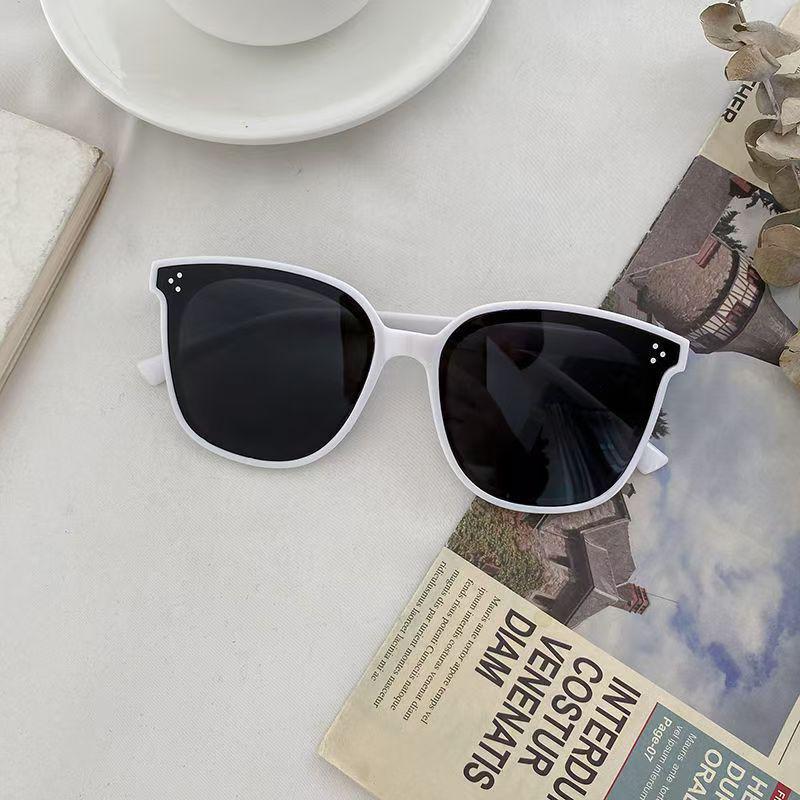 G-Family Gradient Blush Multi-Color Sunglasses with Vertical Rice Nail Design