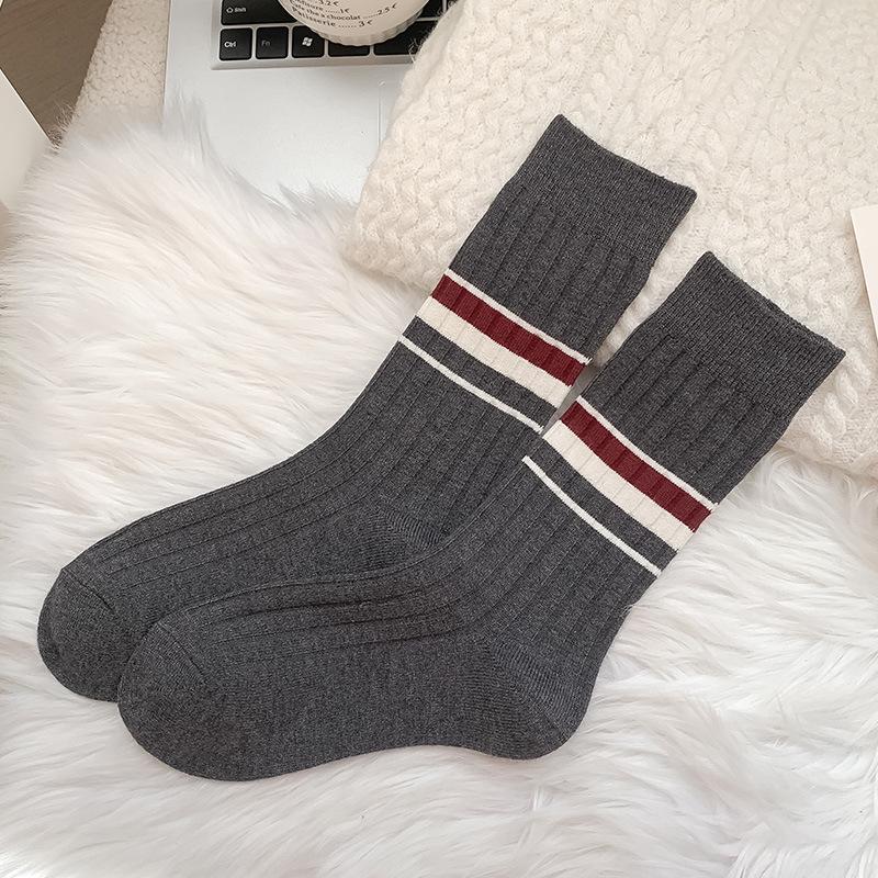 

Women s Striped Mid-Calf Socks: Warm, Thick Cotton, Double Needle, Sweat-Absorbent, Odorless, and Colorfast for Autumn and Winter. Cotton Thick серый