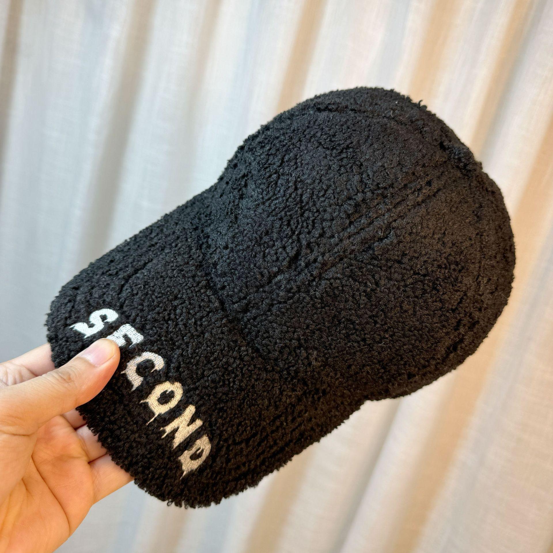 

Шапка Женская Осенне-зимняя Корейский стиль Трендовая Бейсболка из овечьего вельвета Утолщенная Теплая С буквой Плюшевая Универсальная Повседневная Кепка с козырьком adjustable