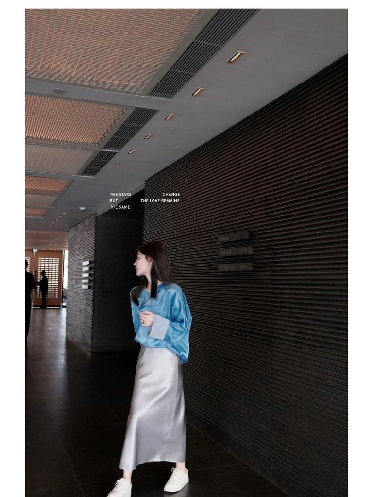 Elegant Vinegar Satin Skirt: Glossy Texture with Side Slit