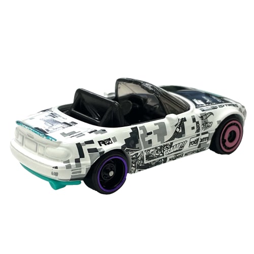 Hot Wheels Basic Car '91 Mazda MX-5 Miata (Ages 3 and Up) HHF02