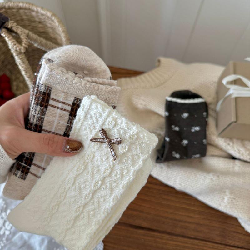 Retro and Artistic Checkered Wooden Mid-calf Socks with Lace for Women, Cute School Style