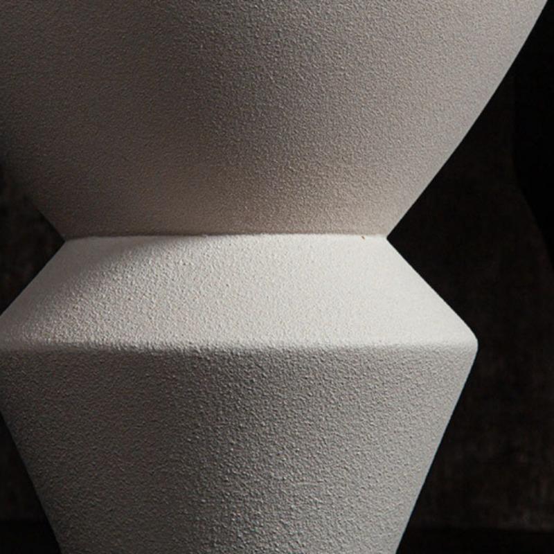 Modern Vase Luxury Decorative Vases Interior Aesthetic Flower Bottle Elegant Flower Bottles Table Decoration and Accessories