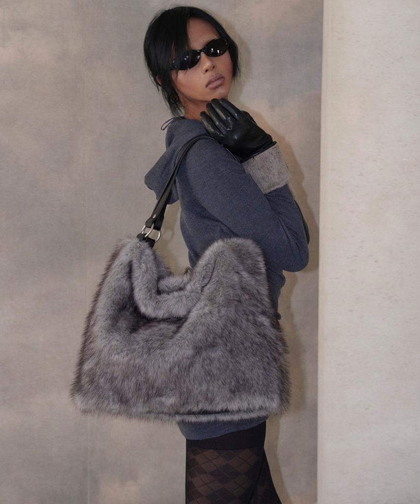 Sand Museum Flap Hobo Bag [Fur Gray]