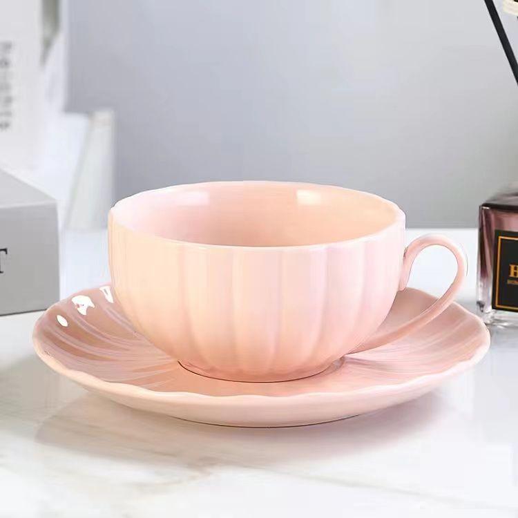 Kreative Kürbis-Kaffeetasse Ohrhänger Neues Keramik-Tassen- und Tellerset Kleines Designgefühl Zuhause Fee Tasse und Schale
