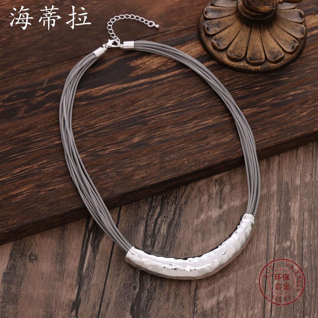 Geometrische Mondsichel Legierung Lederseil Halskette, Böhmische Retro Persönlichkeit Damen Mondsichel Halskette