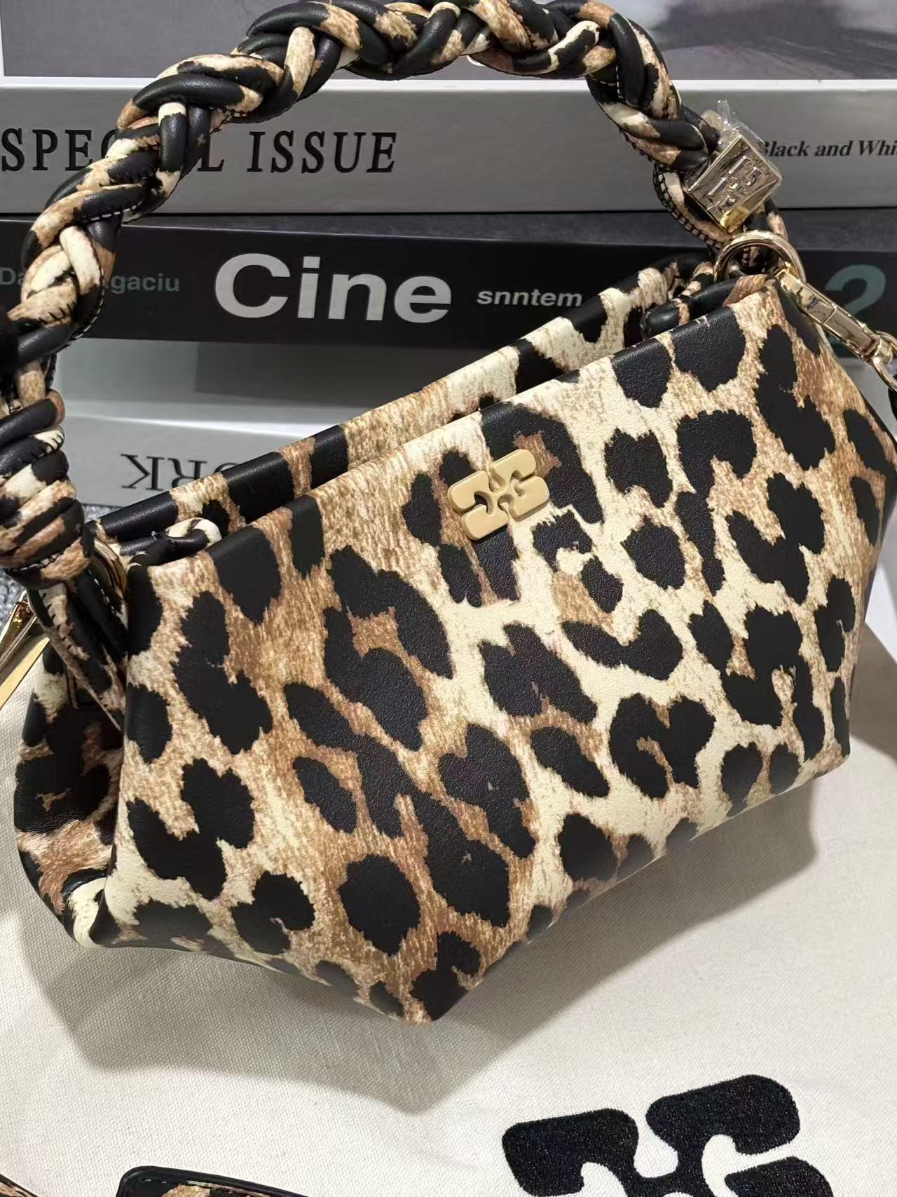2026 GANN Gewebte Sechseckige Wolken-Schulter- & Crossbody-Tasche Large: 28*14*16cm black