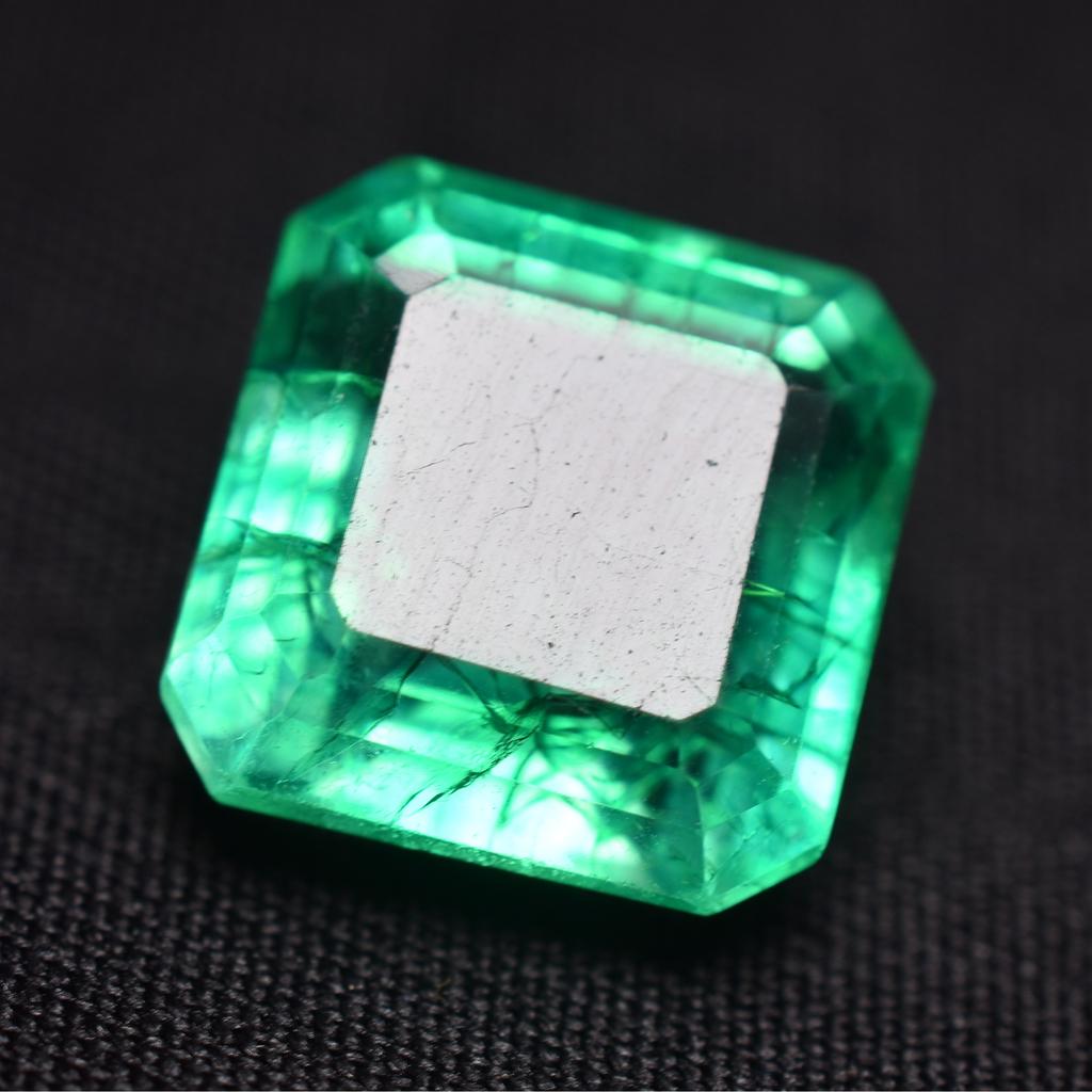 Natural Green Emerald Loose Gemstone 7.88 ct Emerald Cut for Jewelry Making and Gem Collections