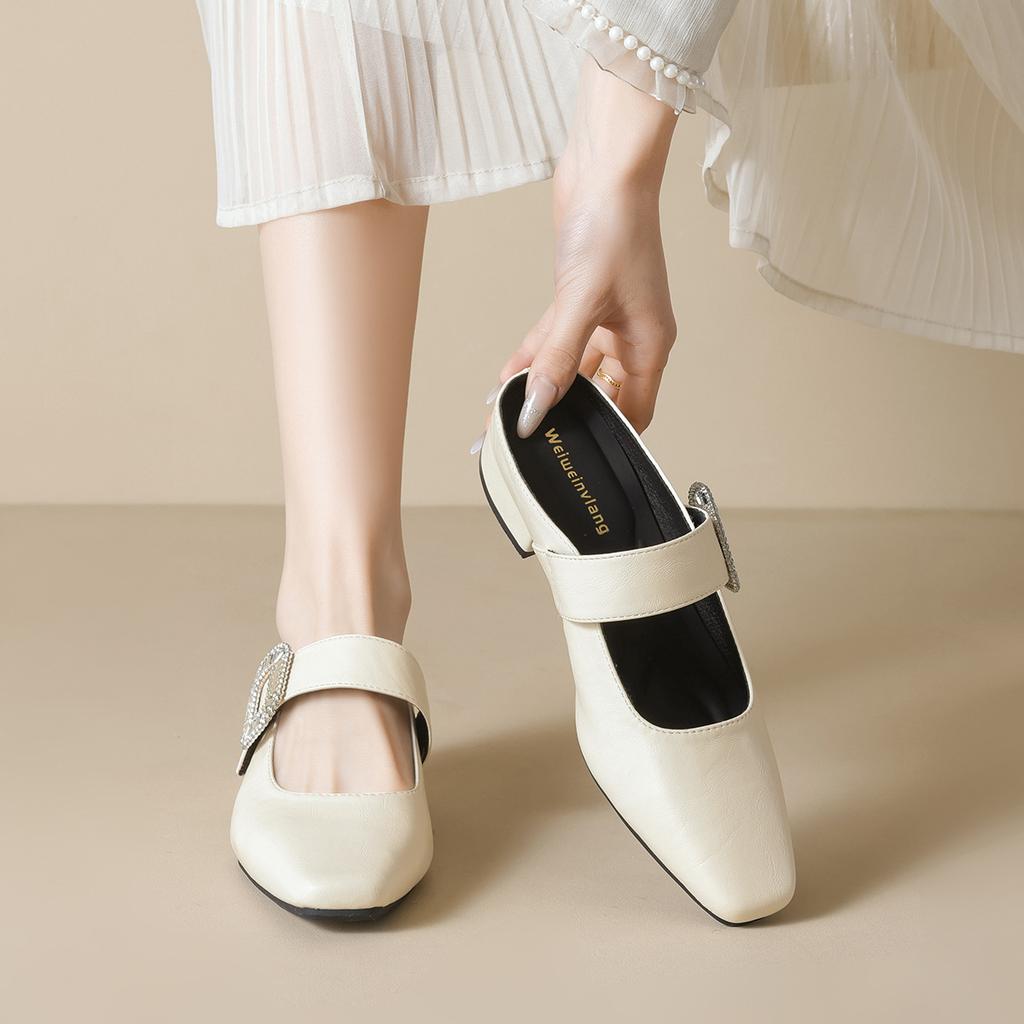 Sommeren 2025, de nye franske high-end rhinestone Mary Jane-skoene med firkanttå med skjørt innvendig høydeøkning og halv-slippers single sko