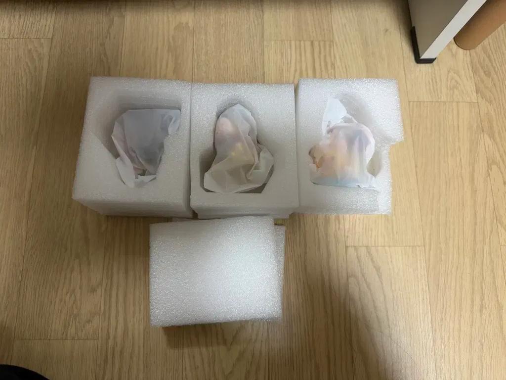 A set of 3 figures that can't be changed.