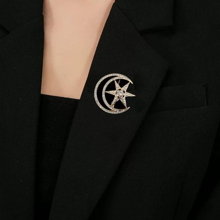 Baroque Luxury Moon Star Design Men's Women's Brooch Pins Jewelry Accessories Wedding Holiday Party Couple Surprise Gift