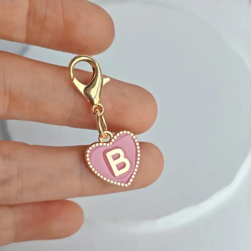 Gorąca sprzedaż 26 liter angielskich różowy dwustronny breloczek z brzoskwiniowym sercem w kształcie serca stopowy dodatek wisiorek