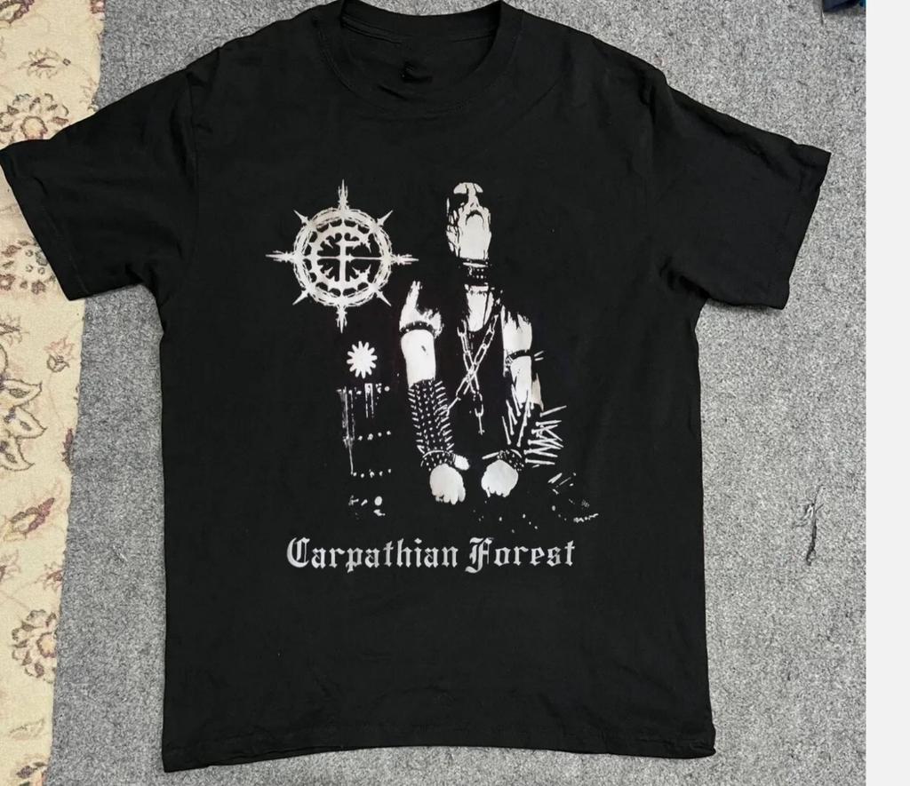 NUOVA Maglietta Nera a Maniche Corte con Logo Carpathian Forest, Regalo per Fan, Tutte le Taglie