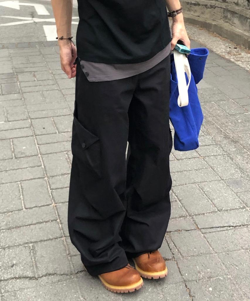Misekiseoulmaen Folded Pocket Cargo Parachute Pants Black