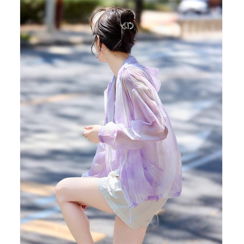 

Женская легкая солнцезащитная куртка с капюшоном M