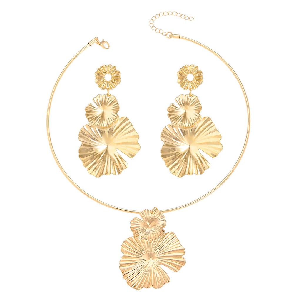 Retro Geometric Pleated Choker & Earring Set with Metal Flower Necklace
