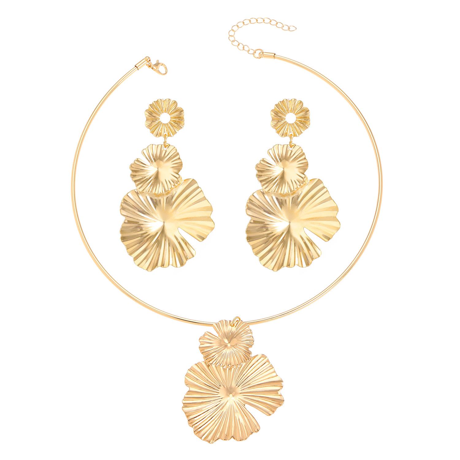 

Ретро Геометрический Плиссированный Чокер и Серьги с Металлическим Ожерельем в виде Цветка