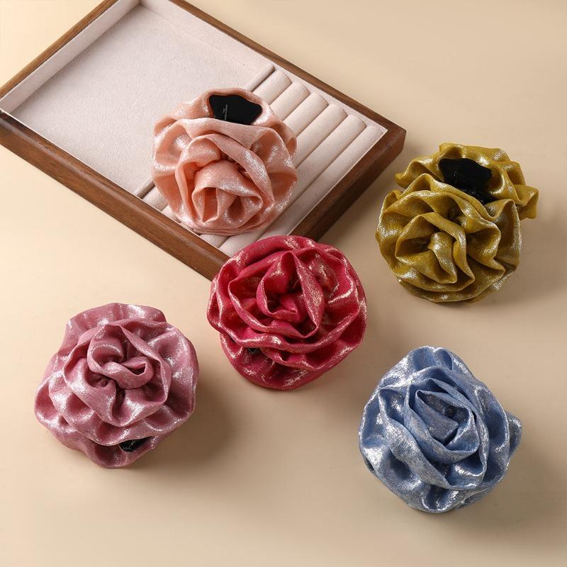 Látková růže květina klips vzadu na hlavě drdol žraločí klips foto klips na vlasy vlasový doplněk